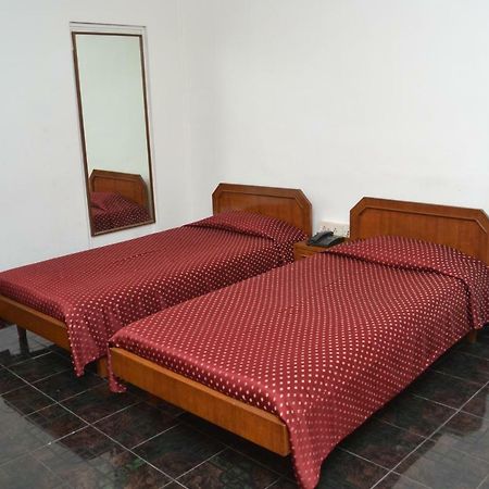 The Cottage Мумбай Екстериор снимка