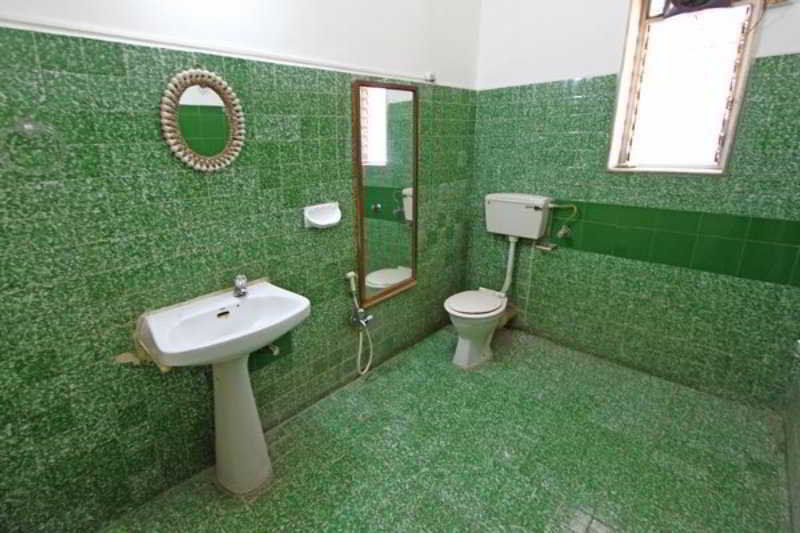 The Cottage Мумбай Екстериор снимка