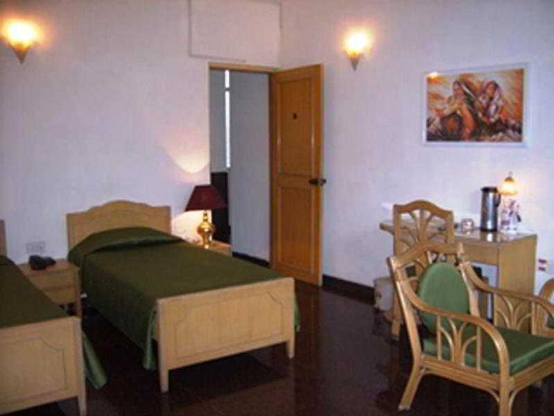 The Cottage Мумбай Екстериор снимка