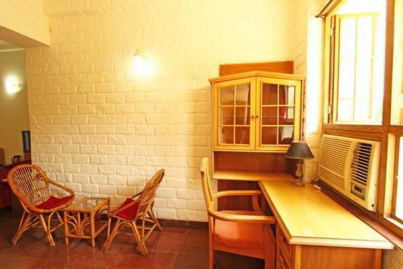 The Cottage Мумбай Екстериор снимка