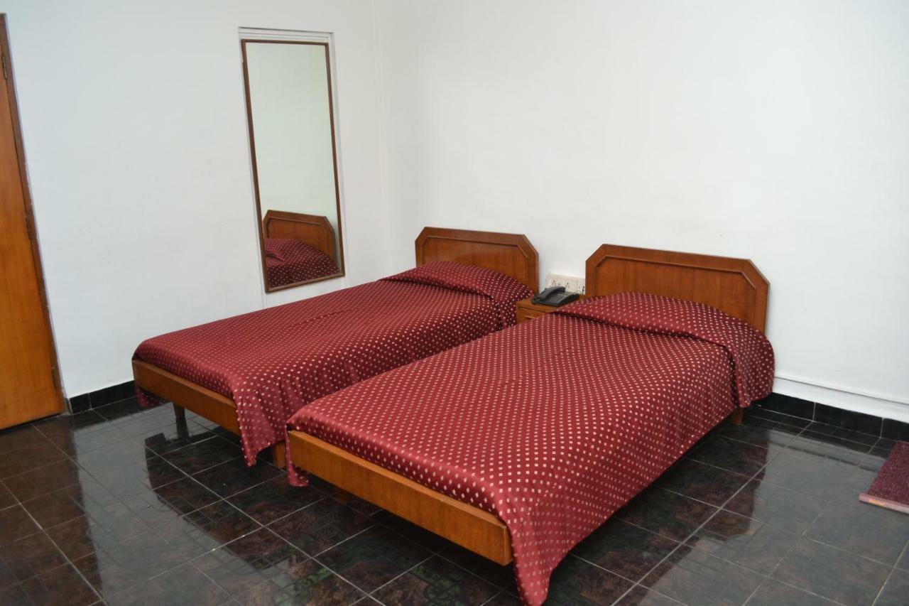 The Cottage Мумбай Екстериор снимка